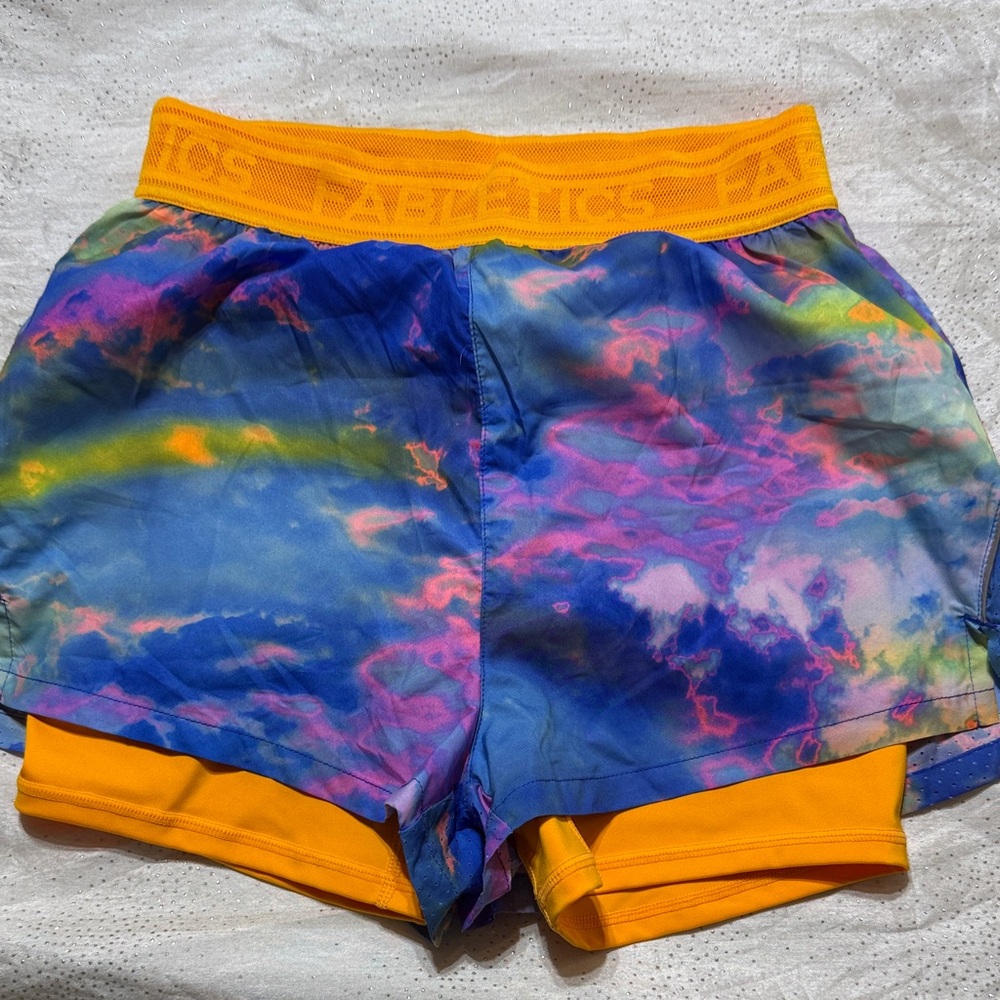 Fabletics Perforated Run 5”Short Swelter Afternoon Sun size S